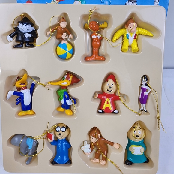 Universal Studios Retro Cartoon Characters 12pc Mini Hanging Ornaments NEW - Picture 5 of 12